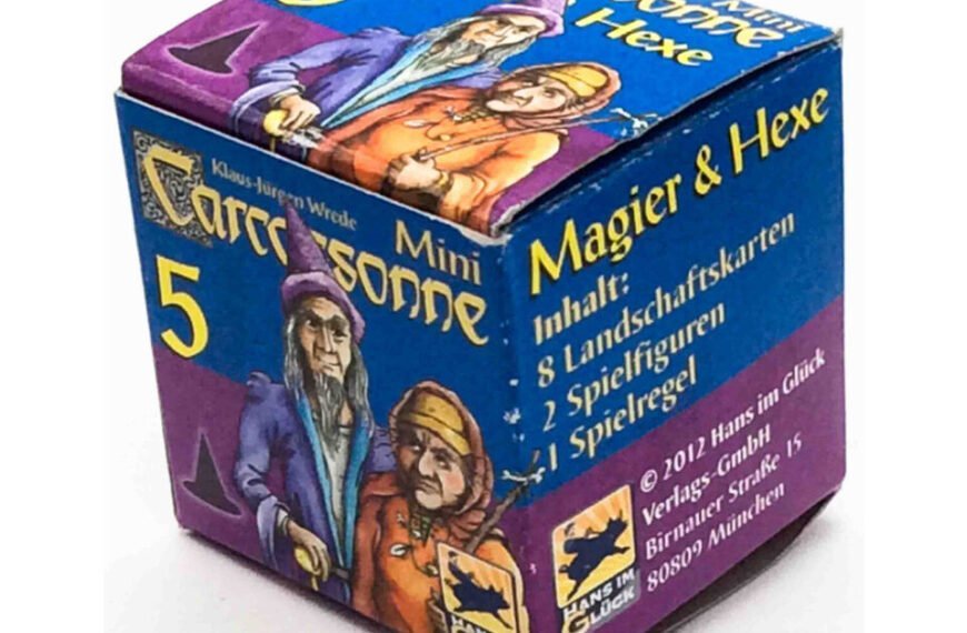 A photo of a Carcassonne Mini Expansion box titled "Magier & Hexe" with illustrations of a wizard and witch, information about the contents, and the publisher's details.