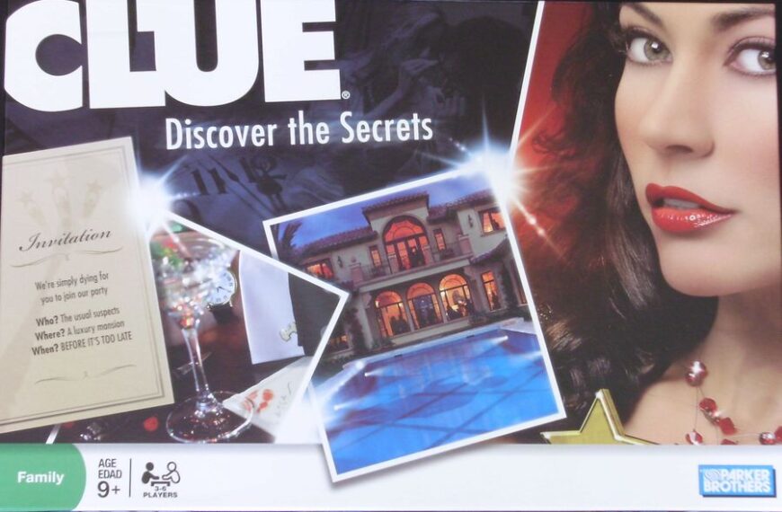 Clue: Discover the Secrets (2008) Board Game