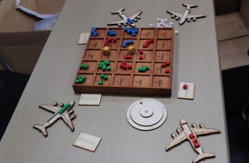 Paras (2019) Board Game