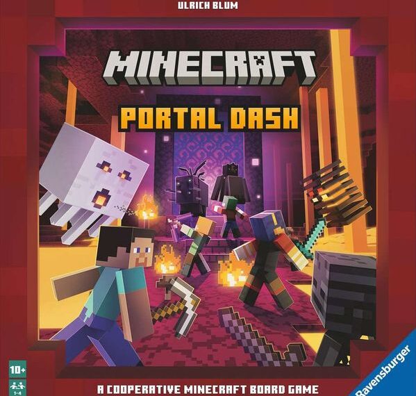 Minecraft: Portal Dash (2022) Board Game
